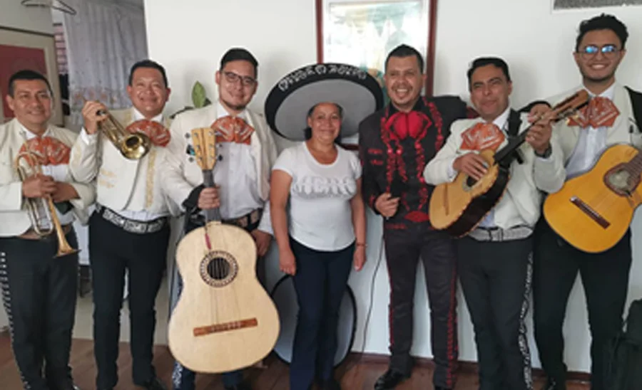 Cómo organizar una serenata sorpresa en Bogotá: guía práctica